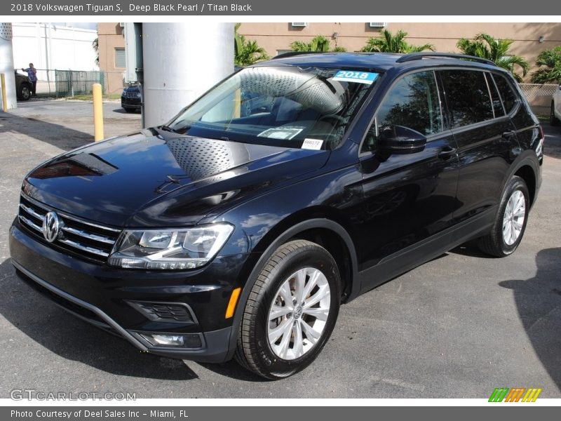 Deep Black Pearl / Titan Black 2018 Volkswagen Tiguan S