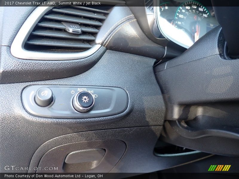 Summit White / Jet Black 2017 Chevrolet Trax LT AWD