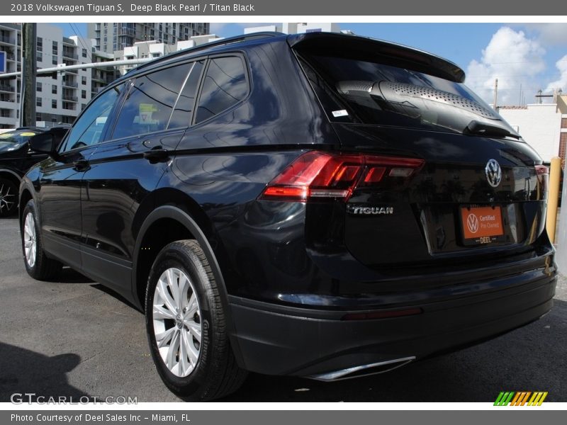Deep Black Pearl / Titan Black 2018 Volkswagen Tiguan S