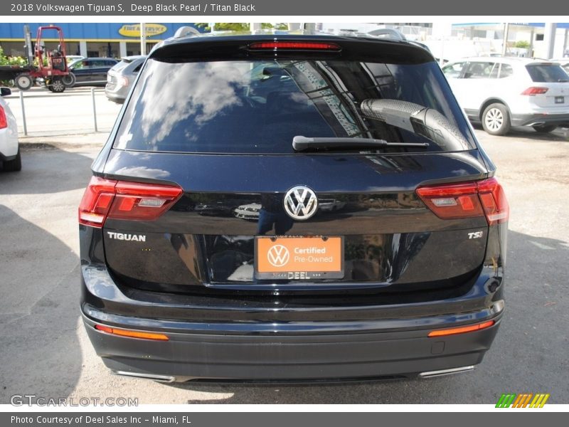 Deep Black Pearl / Titan Black 2018 Volkswagen Tiguan S
