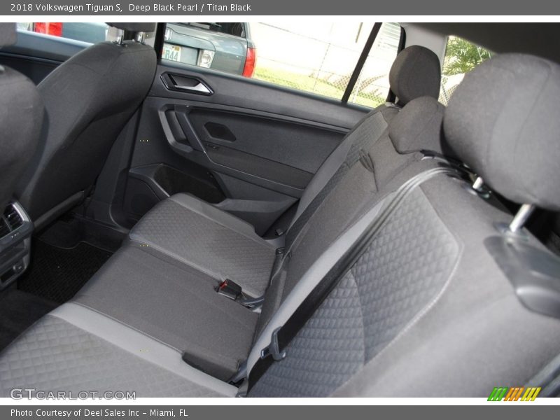 Deep Black Pearl / Titan Black 2018 Volkswagen Tiguan S
