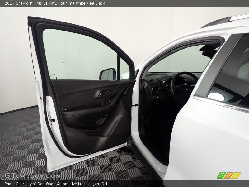 Summit White / Jet Black 2017 Chevrolet Trax LT AWD
