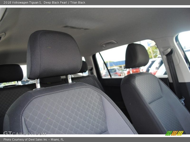 Deep Black Pearl / Titan Black 2018 Volkswagen Tiguan S
