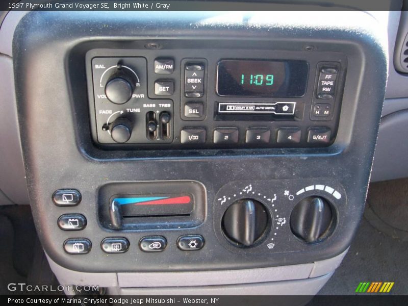 Bright White / Gray 1997 Plymouth Grand Voyager SE