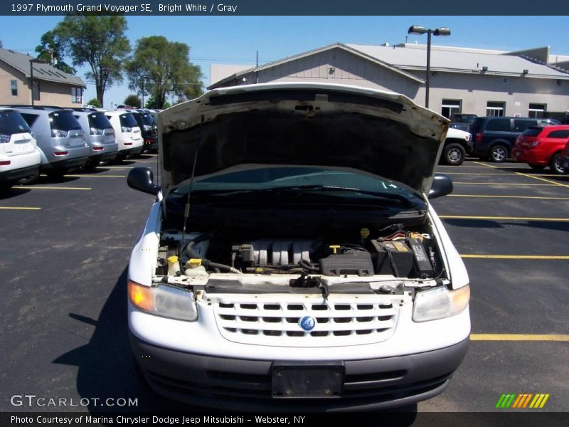 Bright White / Gray 1997 Plymouth Grand Voyager SE