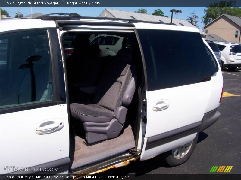 Bright White / Gray 1997 Plymouth Grand Voyager SE