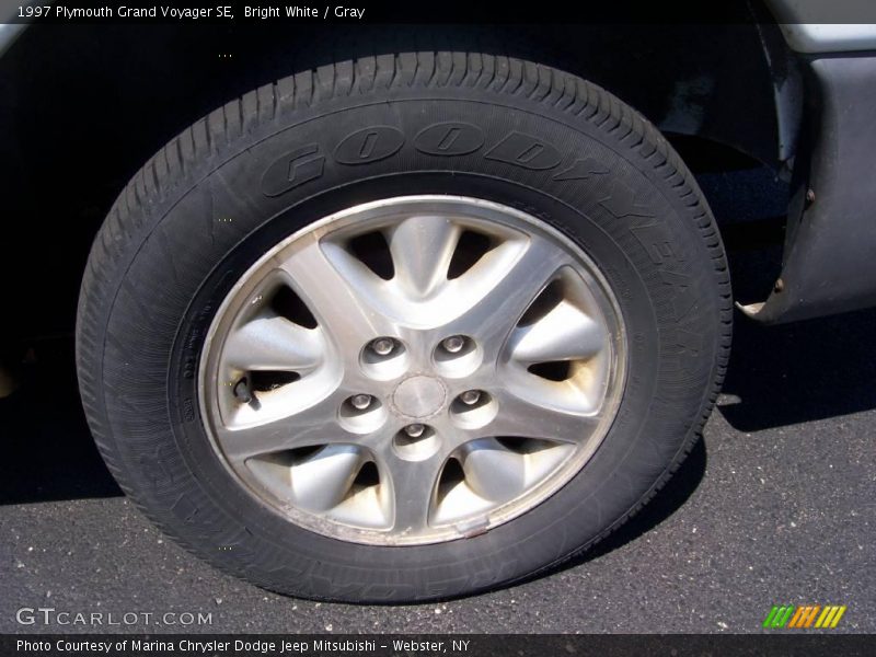 Bright White / Gray 1997 Plymouth Grand Voyager SE