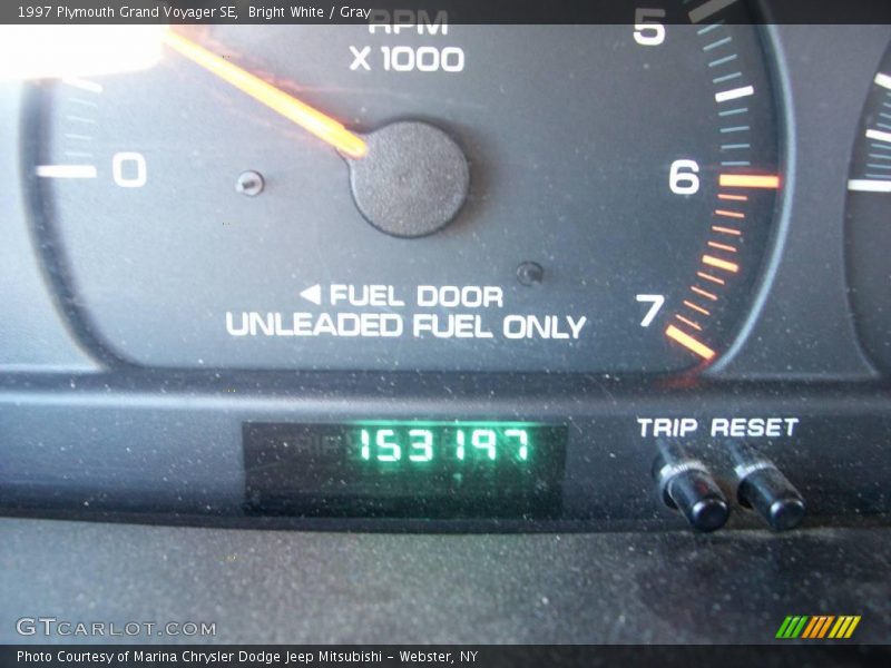 Bright White / Gray 1997 Plymouth Grand Voyager SE