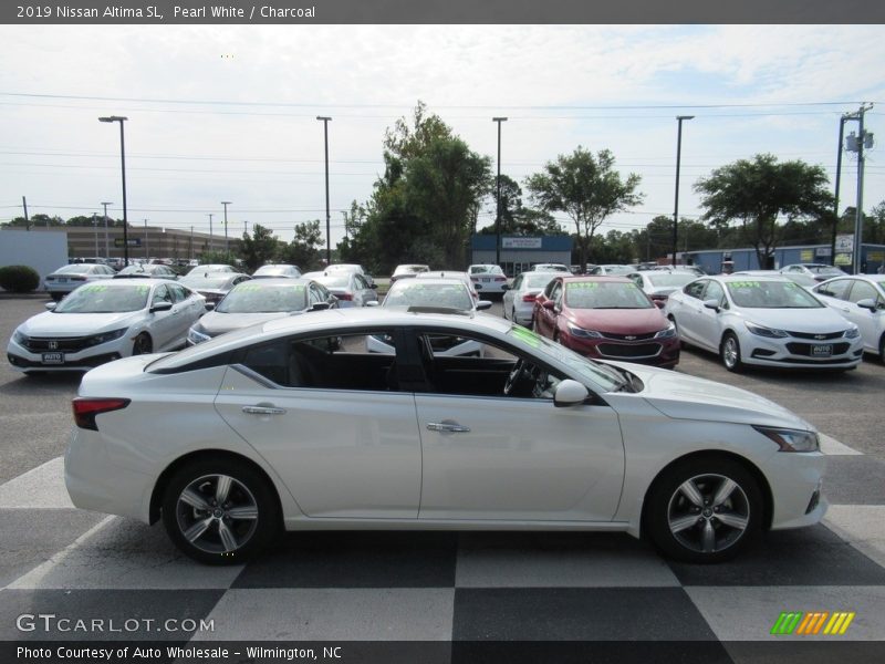 Pearl White / Charcoal 2019 Nissan Altima SL