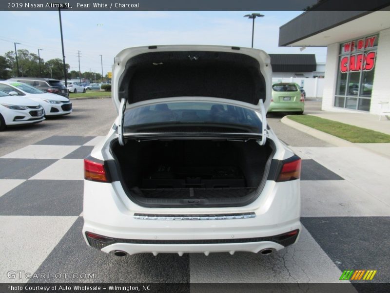Pearl White / Charcoal 2019 Nissan Altima SL