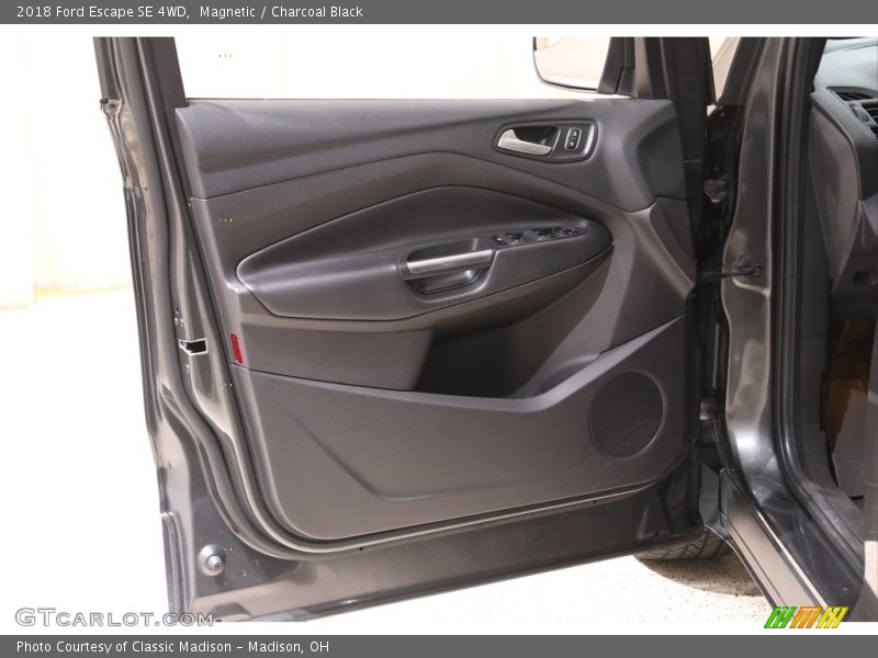 Magnetic / Charcoal Black 2018 Ford Escape SE 4WD