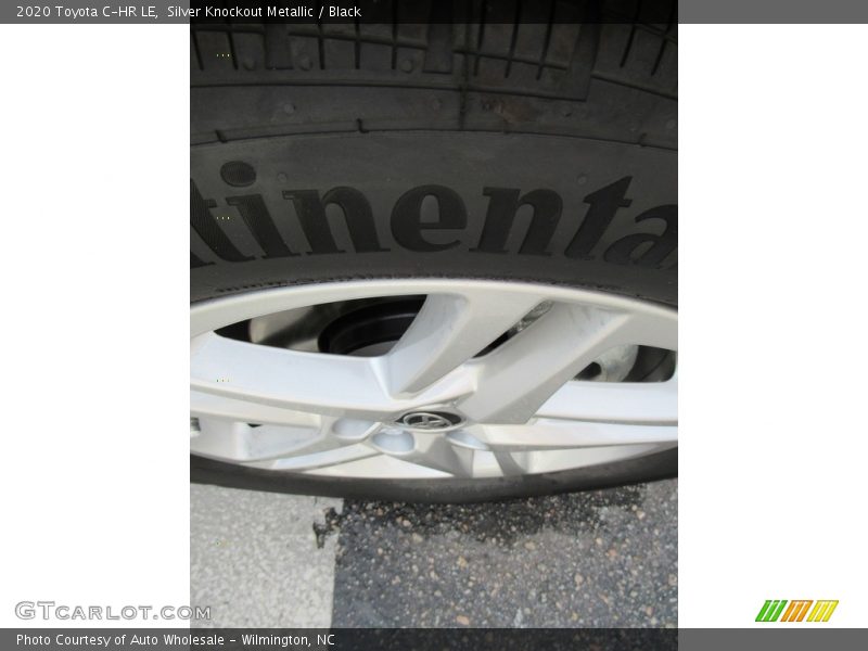 Silver Knockout Metallic / Black 2020 Toyota C-HR LE