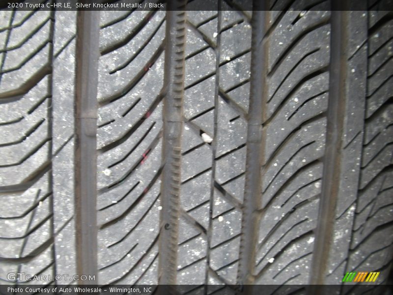 Silver Knockout Metallic / Black 2020 Toyota C-HR LE