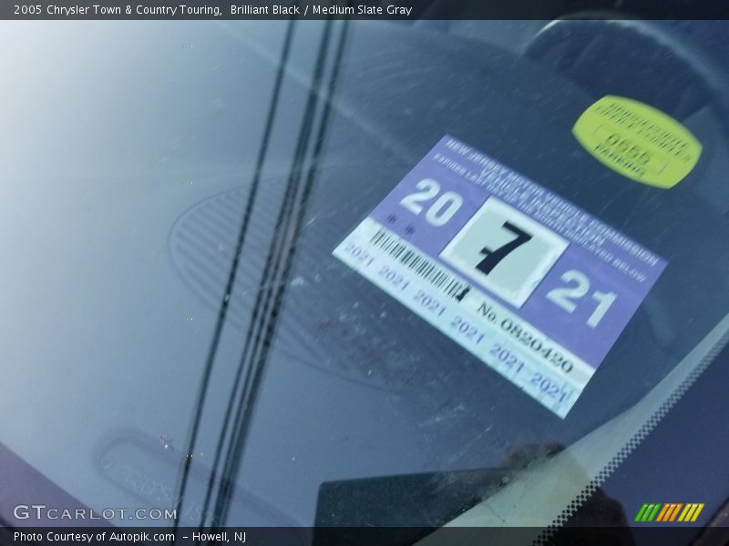 Brilliant Black / Medium Slate Gray 2005 Chrysler Town & Country Touring