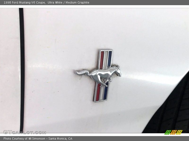 Ultra White / Medium Graphite 1998 Ford Mustang V6 Coupe