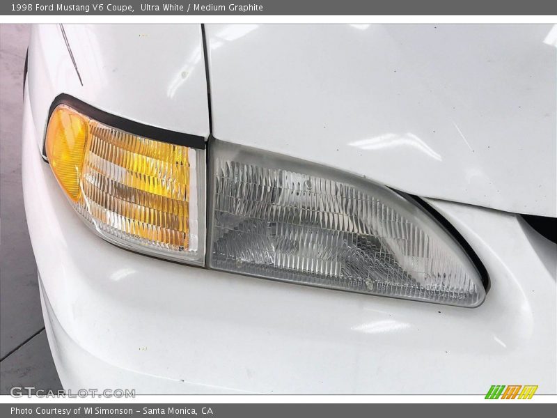 Ultra White / Medium Graphite 1998 Ford Mustang V6 Coupe