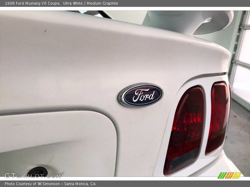Ultra White / Medium Graphite 1998 Ford Mustang V6 Coupe