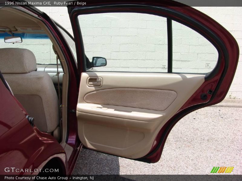 Ruby Pearl / Beige 1996 Nissan Maxima GXE