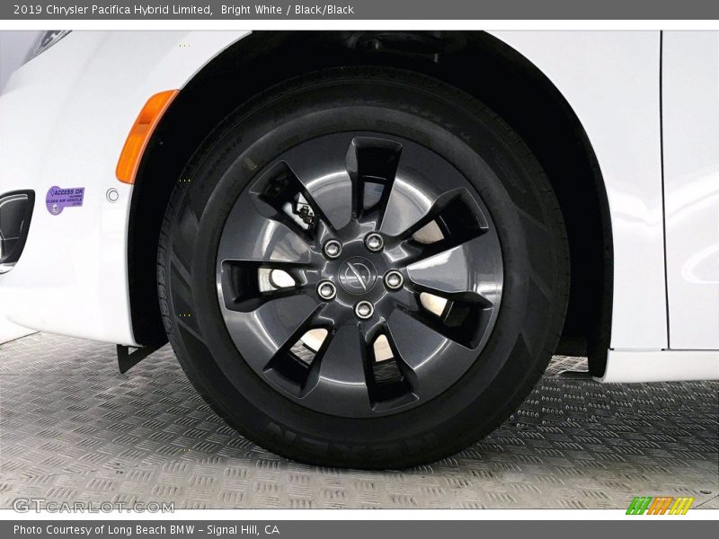 Bright White / Black/Black 2019 Chrysler Pacifica Hybrid Limited