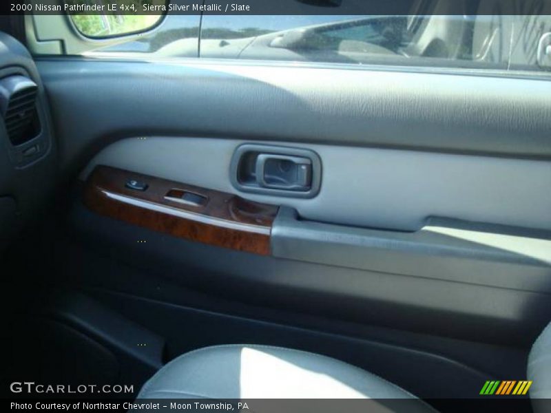 Sierra Silver Metallic / Slate 2000 Nissan Pathfinder LE 4x4