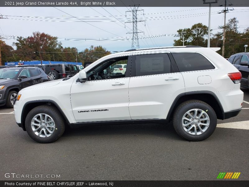 Bright White / Black 2021 Jeep Grand Cherokee Laredo 4x4