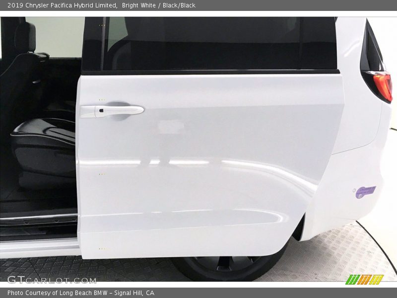 Bright White / Black/Black 2019 Chrysler Pacifica Hybrid Limited