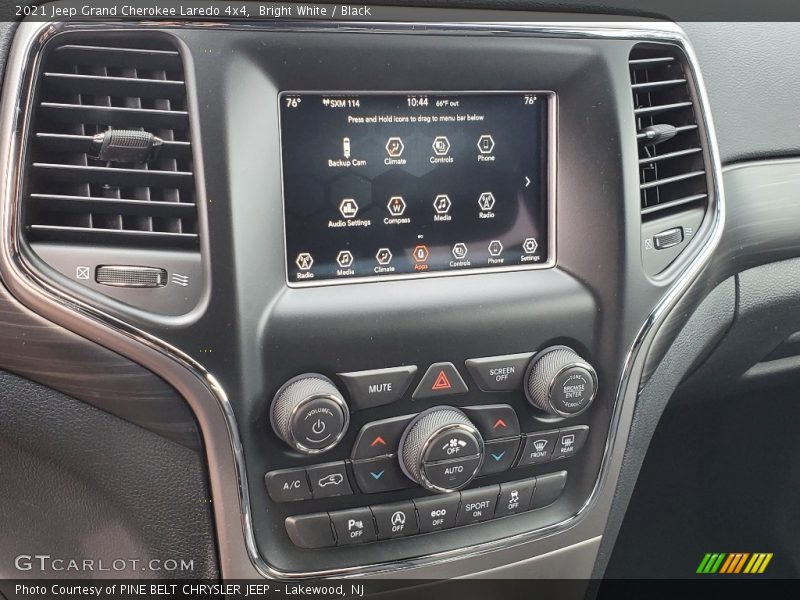 Bright White / Black 2021 Jeep Grand Cherokee Laredo 4x4