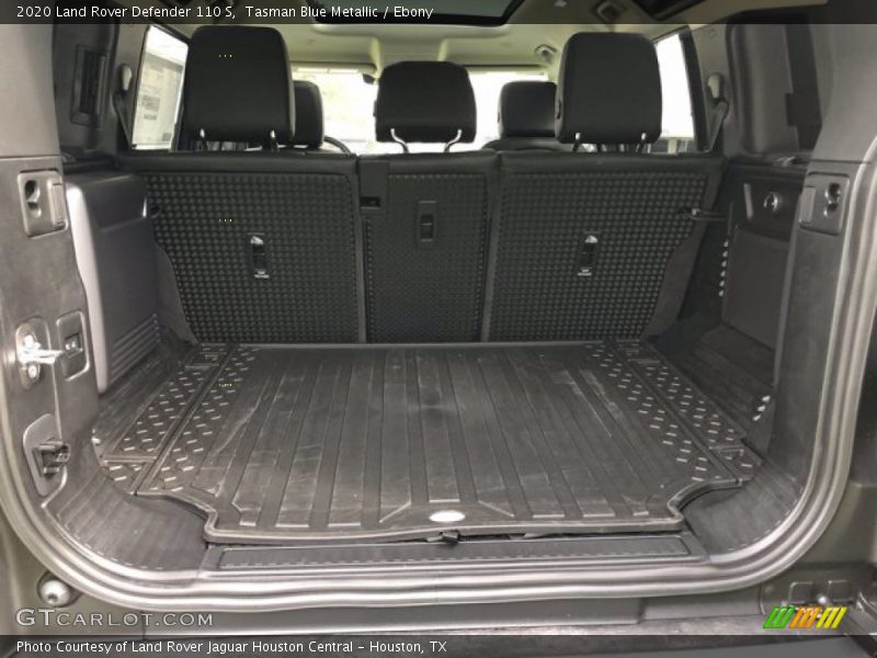  2020 Defender 110 S Trunk