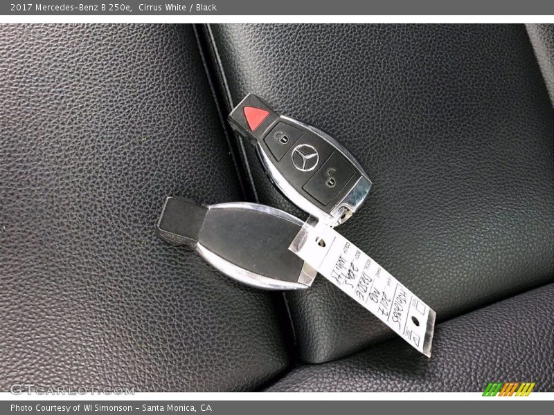Cirrus White / Black 2017 Mercedes-Benz B 250e