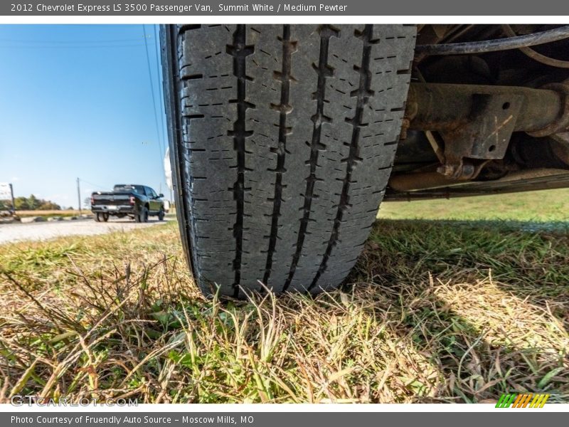 Summit White / Medium Pewter 2012 Chevrolet Express LS 3500 Passenger Van