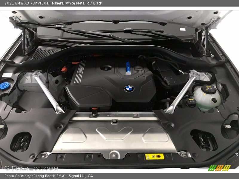 Mineral White Metallic / Black 2021 BMW X3 xDrive30e