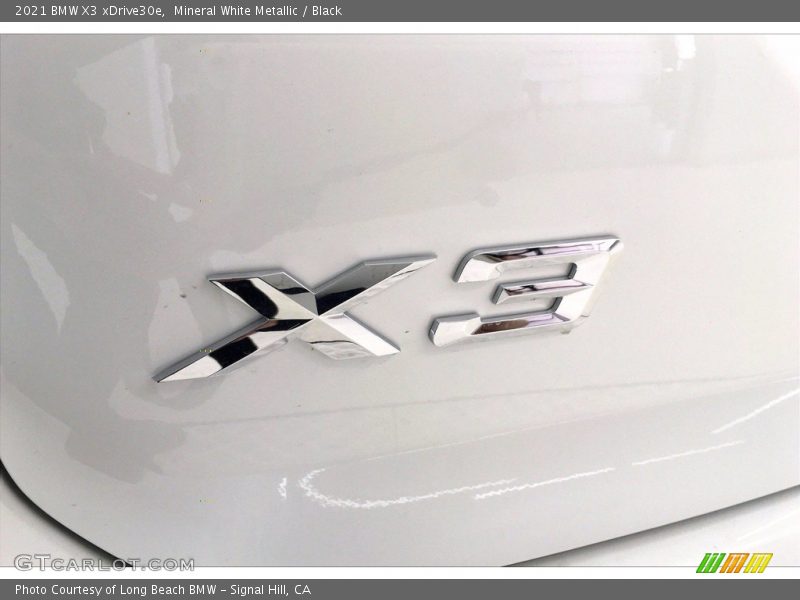 Mineral White Metallic / Black 2021 BMW X3 xDrive30e