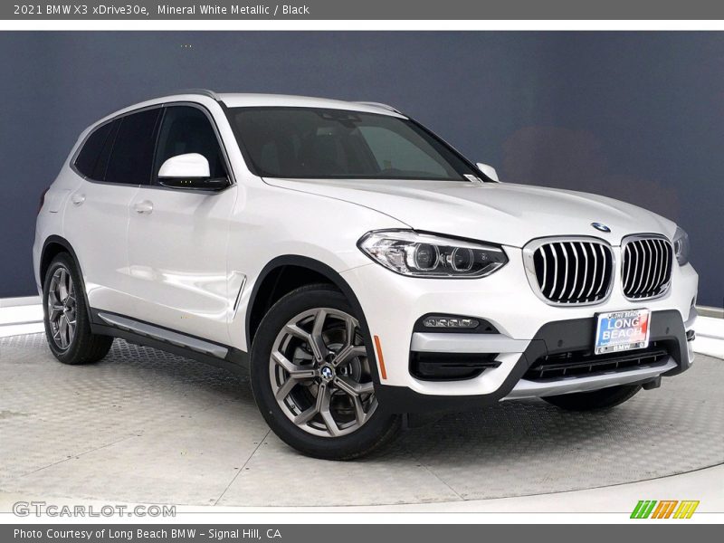 Mineral White Metallic / Black 2021 BMW X3 xDrive30e