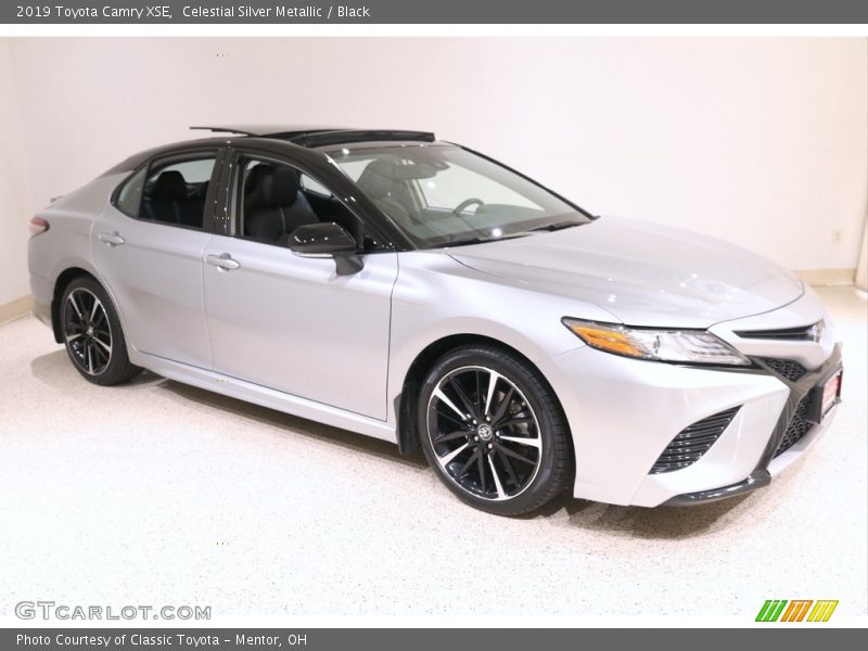 Front 3/4 View of 2019 Camry XSE