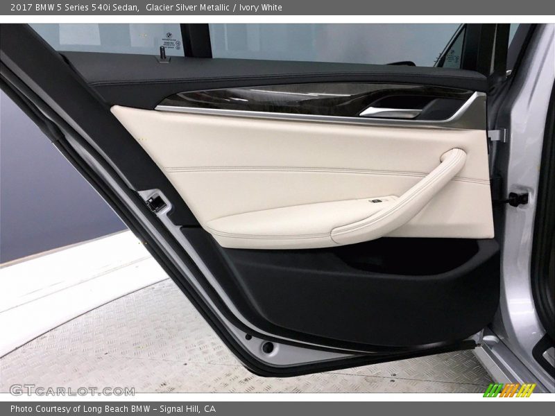 Glacier Silver Metallic / Ivory White 2017 BMW 5 Series 540i Sedan