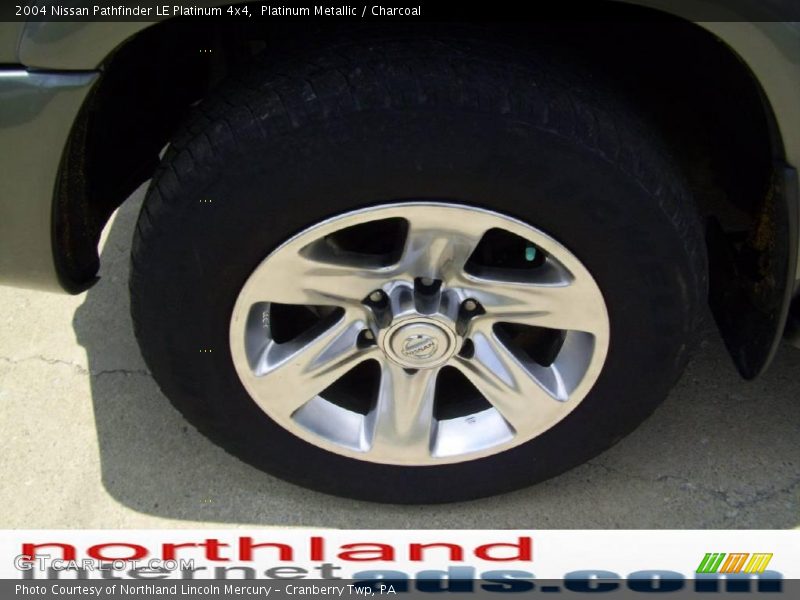 Platinum Metallic / Charcoal 2004 Nissan Pathfinder LE Platinum 4x4