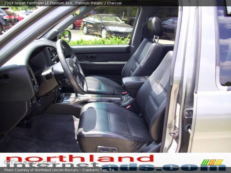 Platinum Metallic / Charcoal 2004 Nissan Pathfinder LE Platinum 4x4