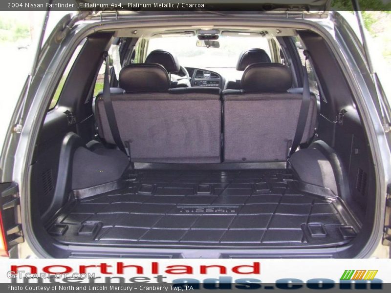 Platinum Metallic / Charcoal 2004 Nissan Pathfinder LE Platinum 4x4