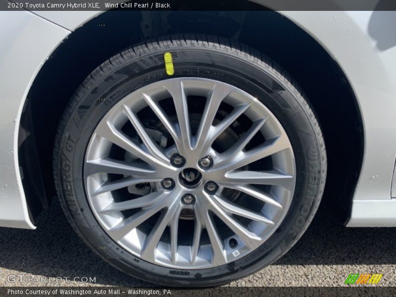 Wind Chill Pearl / Black 2020 Toyota Camry Hybrid XLE