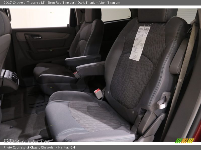 Siren Red Tintcoat / Dark Titanium/Light Titanium 2017 Chevrolet Traverse LT