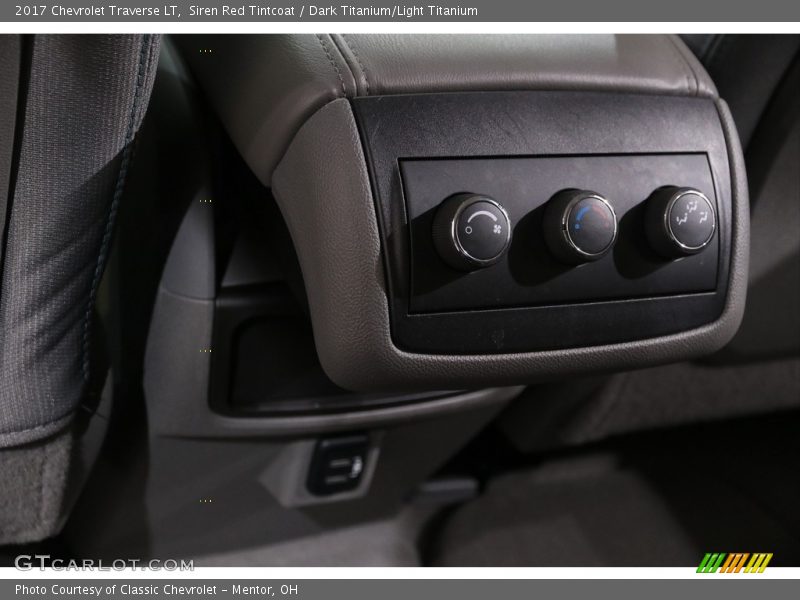 Siren Red Tintcoat / Dark Titanium/Light Titanium 2017 Chevrolet Traverse LT