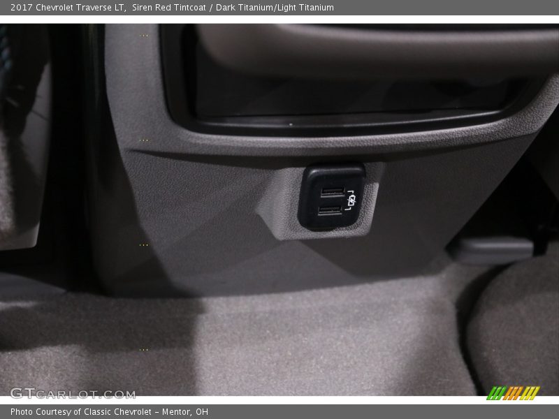 Siren Red Tintcoat / Dark Titanium/Light Titanium 2017 Chevrolet Traverse LT