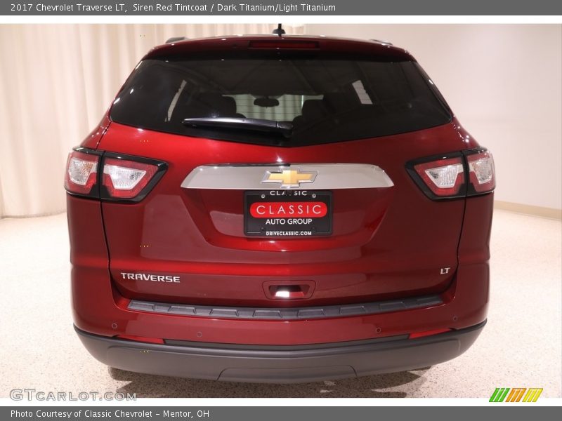 Siren Red Tintcoat / Dark Titanium/Light Titanium 2017 Chevrolet Traverse LT