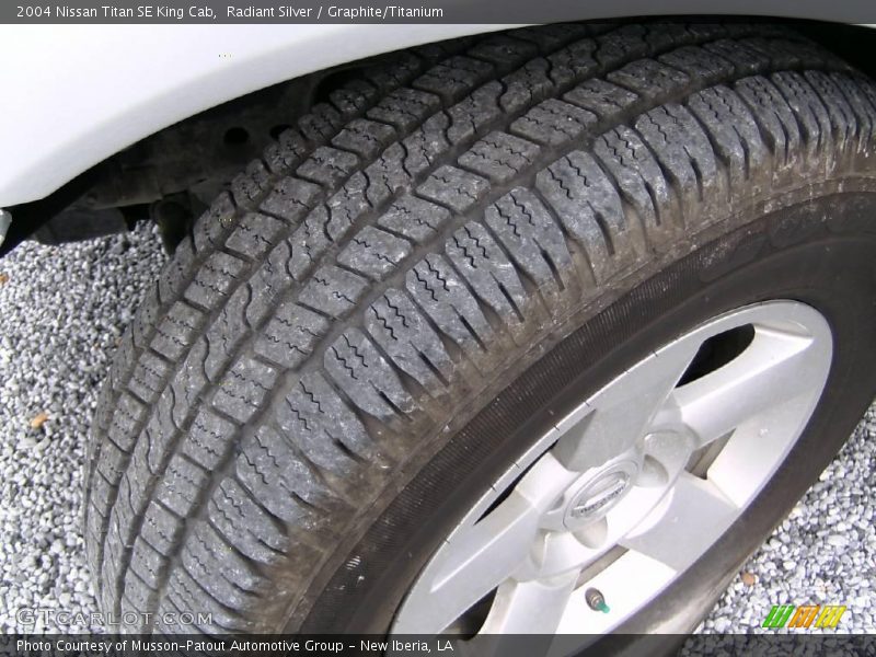 Radiant Silver / Graphite/Titanium 2004 Nissan Titan SE King Cab