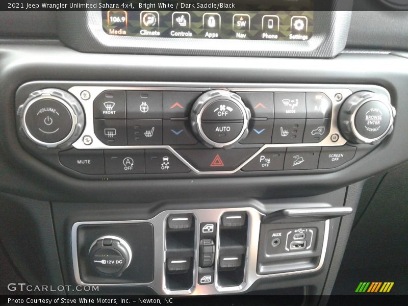Controls of 2021 Wrangler Unlimited Sahara 4x4