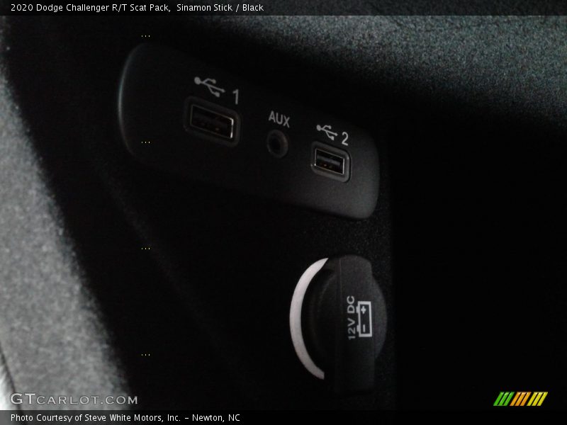 Sinamon Stick / Black 2020 Dodge Challenger R/T Scat Pack