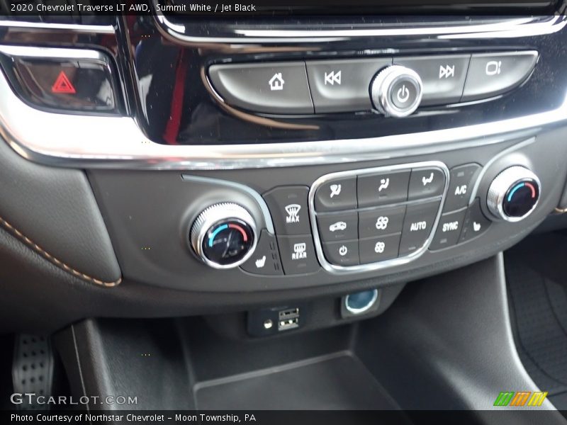 Controls of 2020 Traverse LT AWD