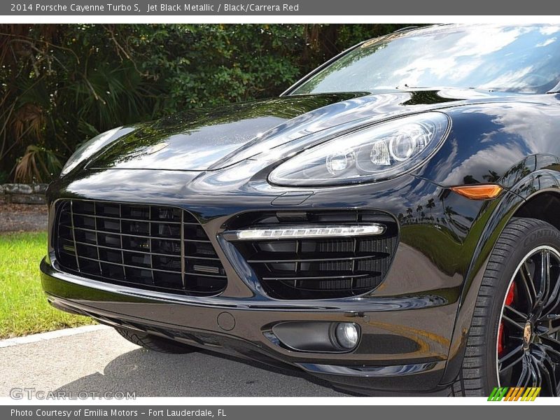 Jet Black Metallic / Black/Carrera Red 2014 Porsche Cayenne Turbo S