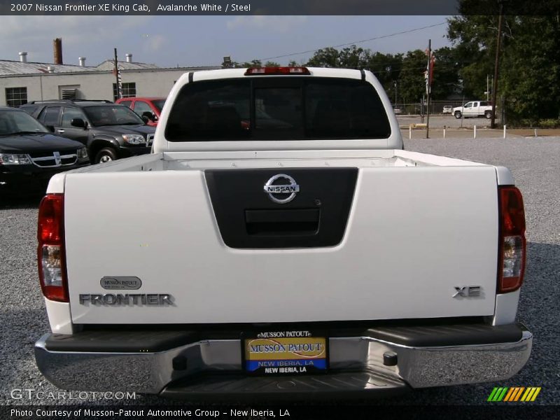 Avalanche White / Steel 2007 Nissan Frontier XE King Cab