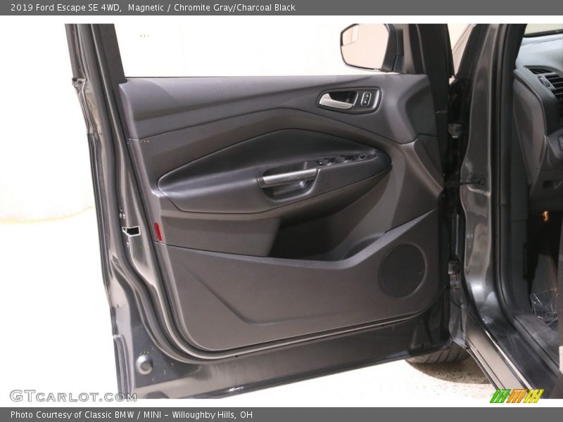 Magnetic / Chromite Gray/Charcoal Black 2019 Ford Escape SE 4WD
